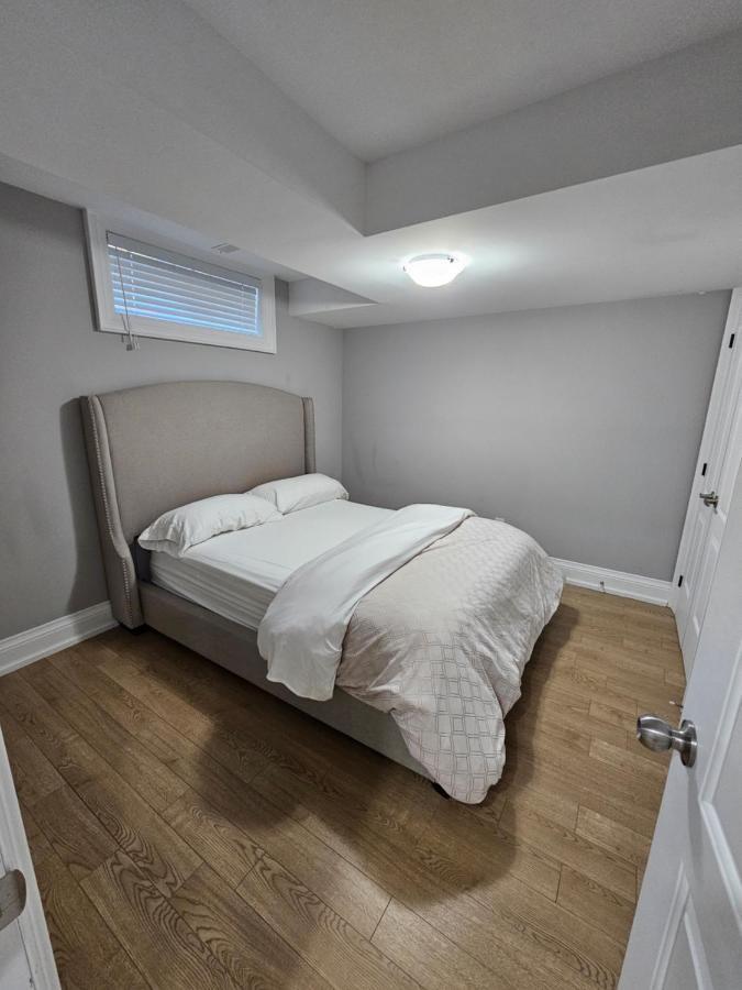 Basement Apartment In Luxury Beach House تورونتو المظهر الخارجي الصورة