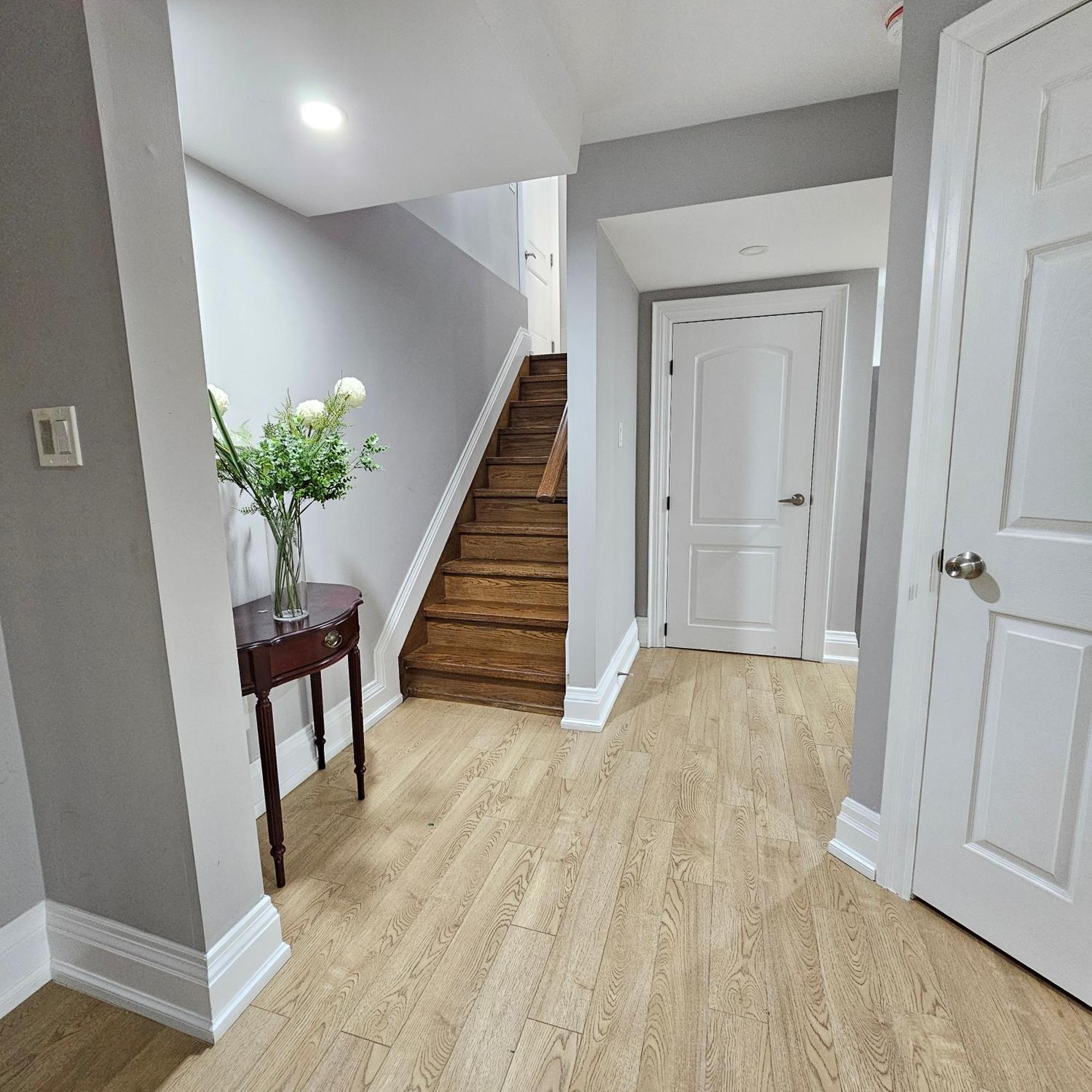 Basement Apartment In Luxury Beach House تورونتو المظهر الخارجي الصورة